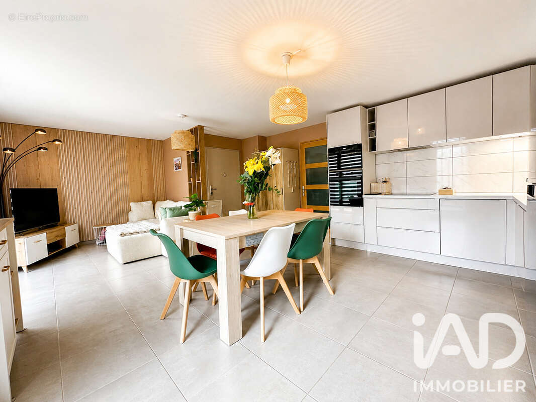 Photo 1 - Appartement à CHATEAUNEUF-LE-ROUGE