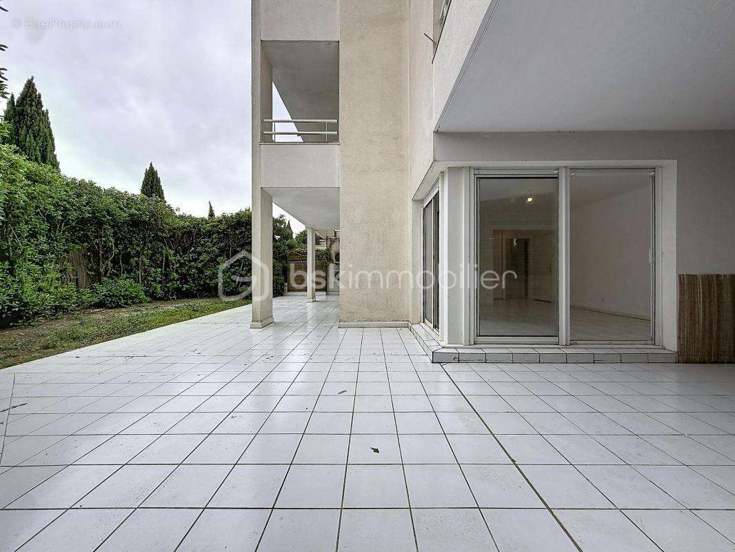 Appartement 2 pièces de 59 m2 avec jardin de 130 m2 + parking et cave - photo 8