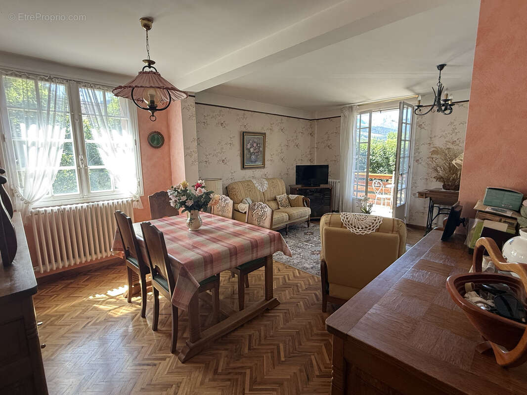 Maison familiale avec grand terrain constructible à Jausiers - photo 3