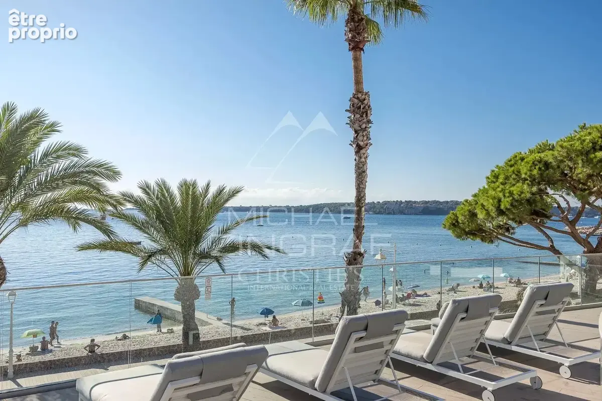 Cannes Palm Beach — Exceptionnel triplex de 462m2 en front de mer avec terrasses et jardin - photo 2