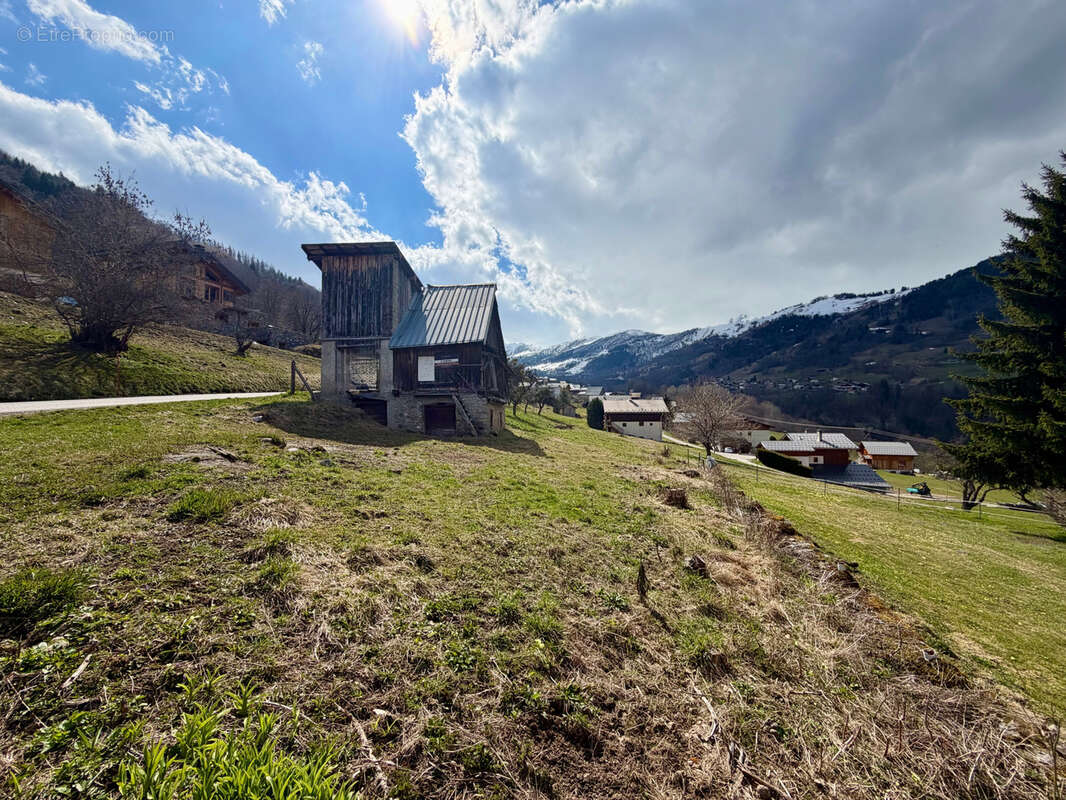 Terrain à LES AVANCHERS-VALMOREL