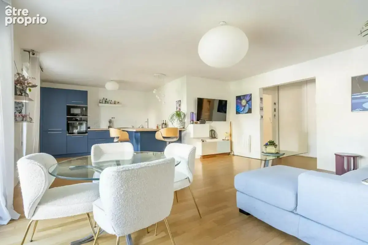 Beau 3 pièces 85 m², grand séjour, balcon, cave + parking - photo 2