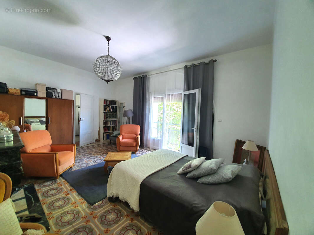 Maison à LA BASTIDE-DES-JOURDANS