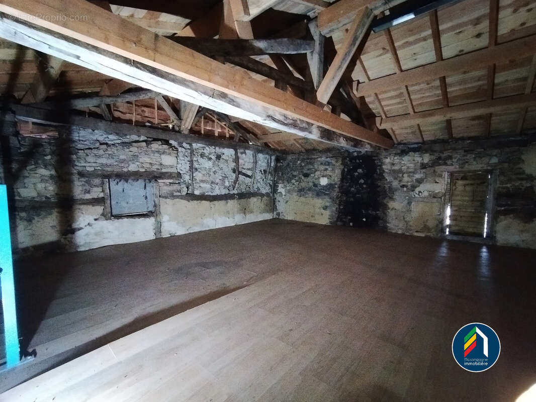 Parking à SAINTE-FLORENCE