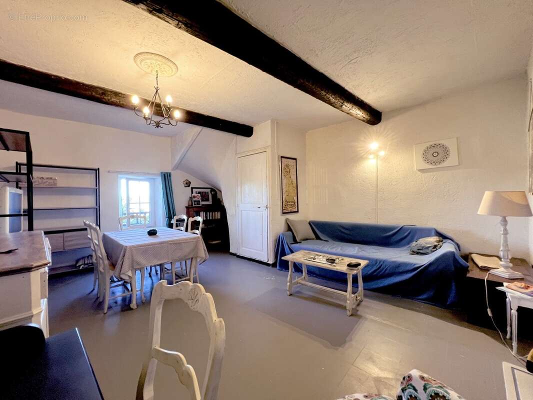 Maison de village avec terrasse tropézienne, vue dégagée et fort potentiel – Castelnau-de-Guers - photo 3