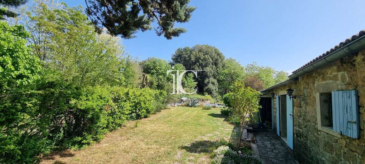 Maison à SAINT-PIERRE-SAINT-JEAN