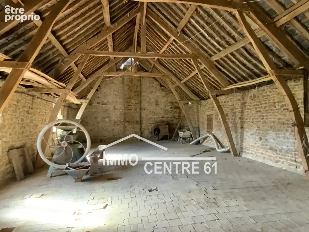 Longère à rénover et dépendances sur 5600m2 de terrain - photo 12