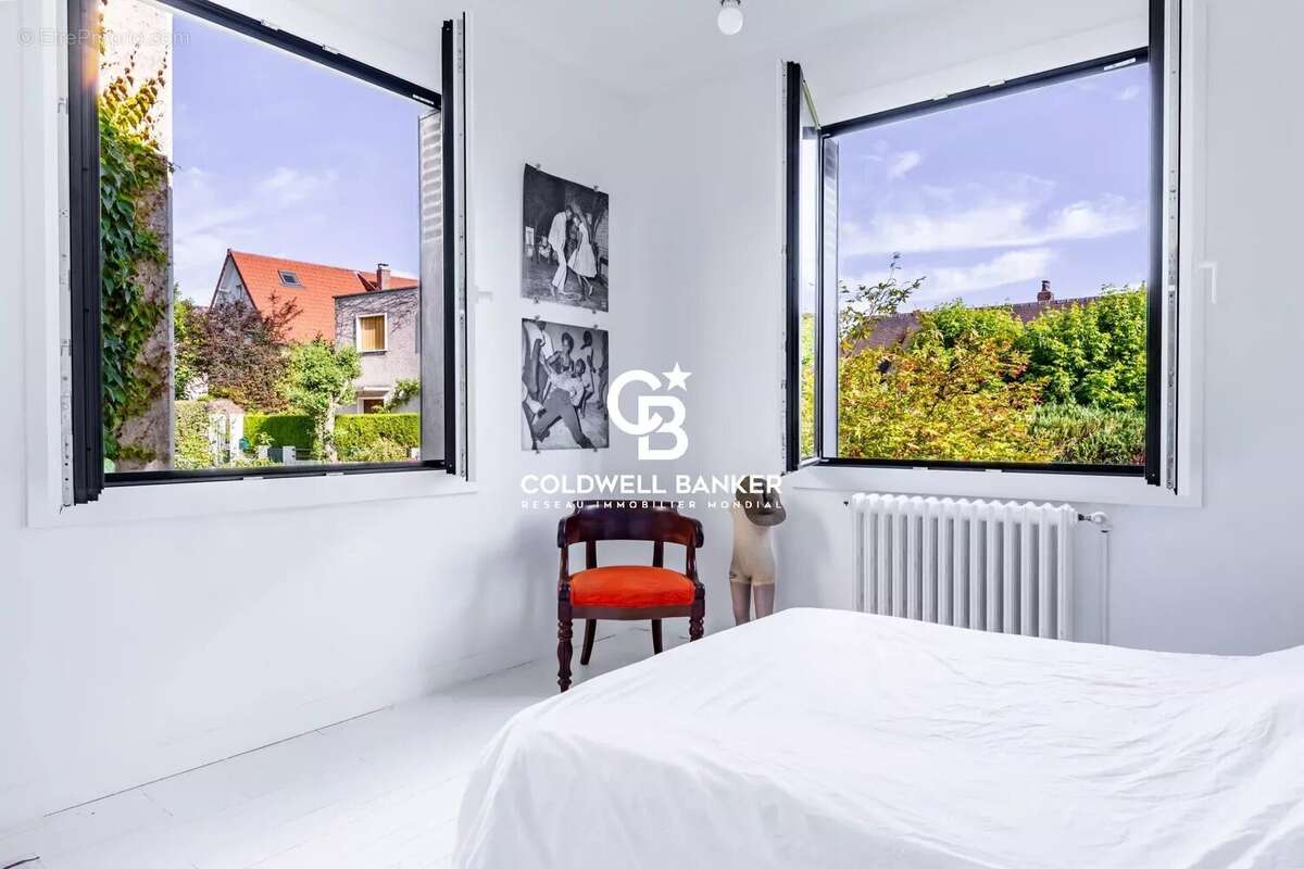 Maison à MARNES-LA-COQUETTE