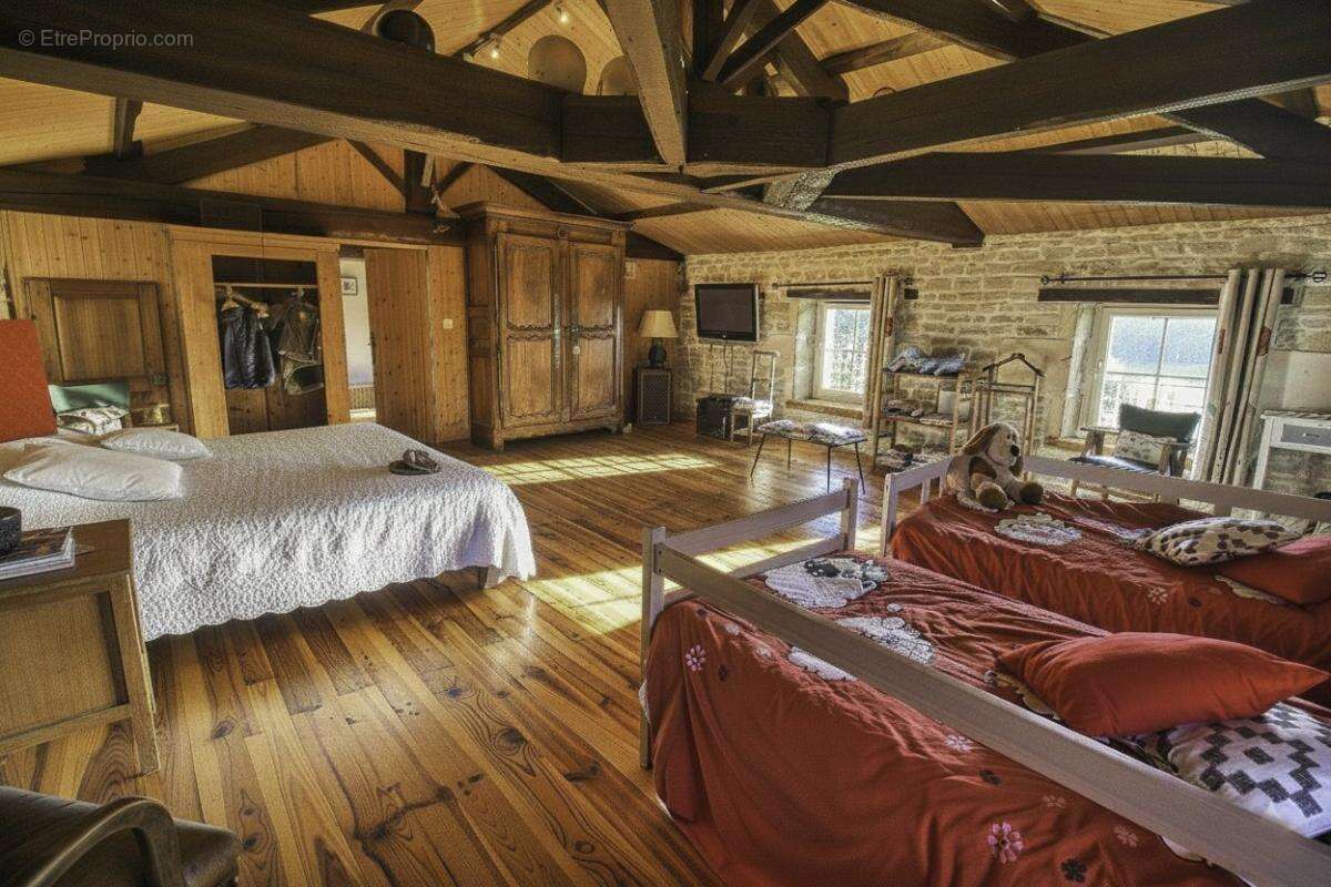 Maison à PRISSE-LA-CHARRIERE