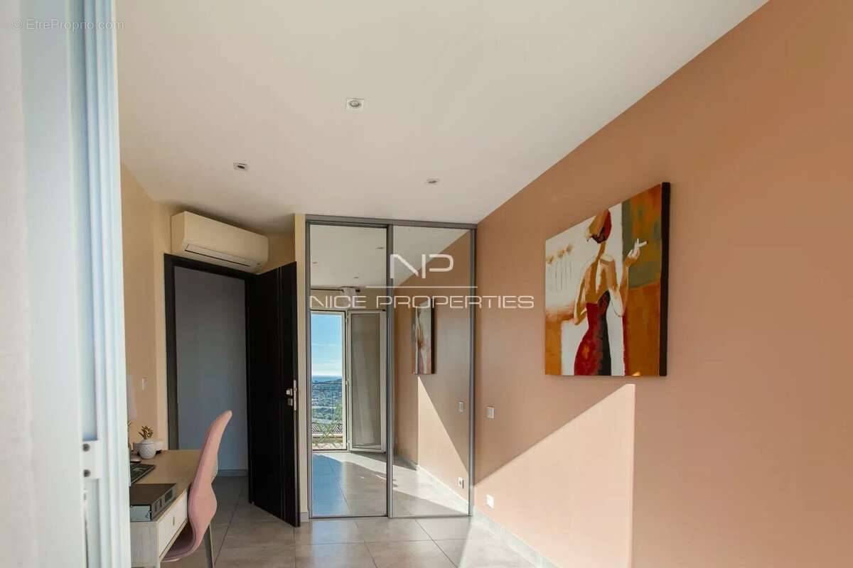 Maison à SAINT-LAURENT-DU-VAR