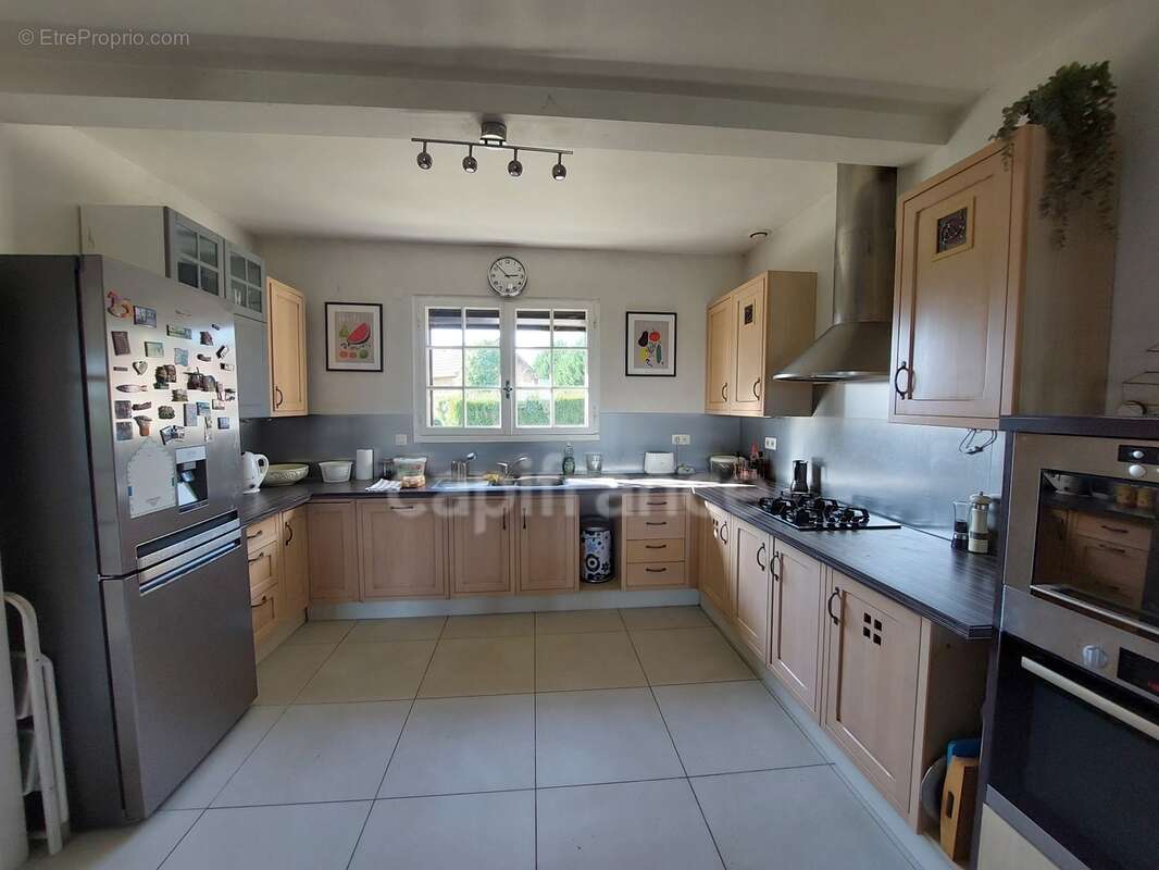 Maison familiale de 244m² à Belvès, 8 pièces, 5 chambres, avec vue dégagée et appartement spacieux indépendant, terrain de 3088m - photo 4