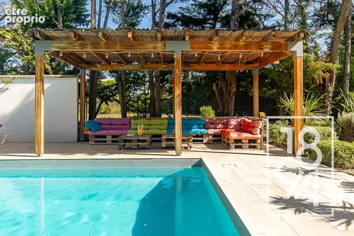 Maison 6/7 pièces de 215m2, terrain paysagé 3350m2, piscine, pool house, City stade, terrain de boule et 15 places de parking - photo 19