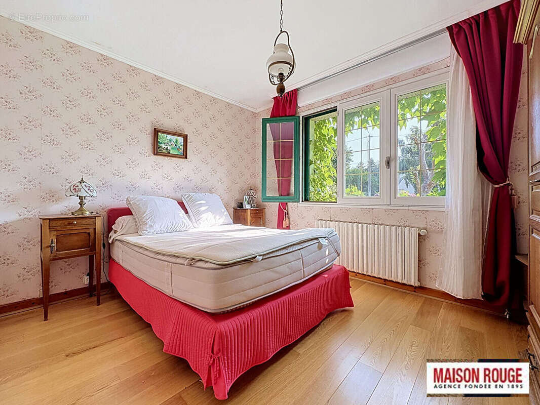Maison familiale à vendre à Saint-Quay-Portrieux avec grand terrain arboré, beaux volumes et fort potentiel - photo 13