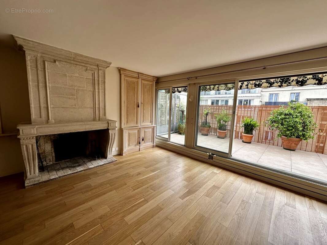 Appartement à PARIS-15E