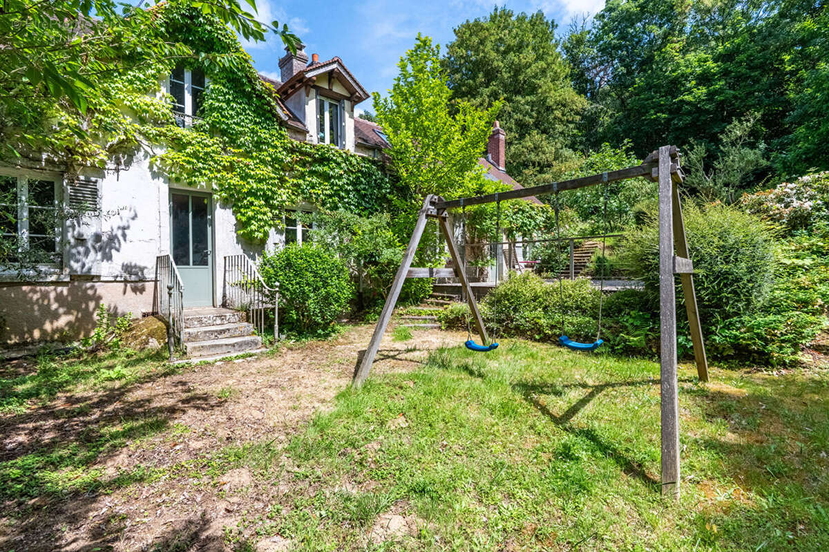 Ancien Corps de ferme Proche Forêt Domaniale  6' de MONTFORT L AMAURY   6 pièces 160 m2 - photo 2