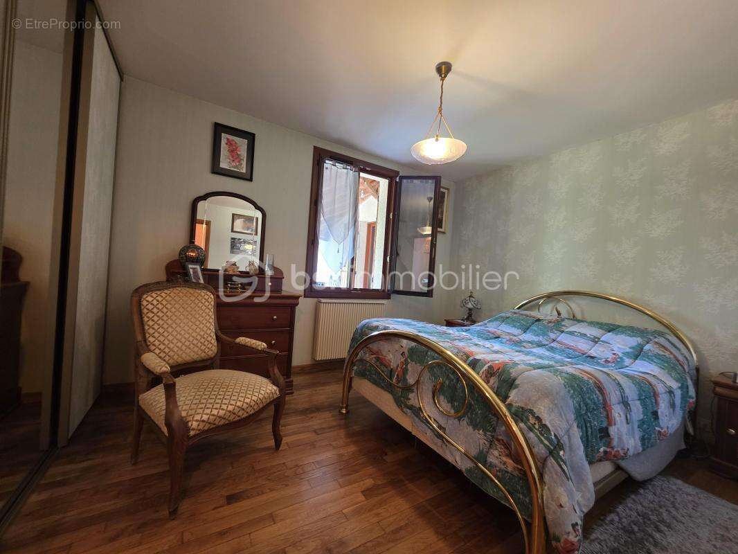 Maison à SAINTE-COLOMBE-EN-BRUILHOIS