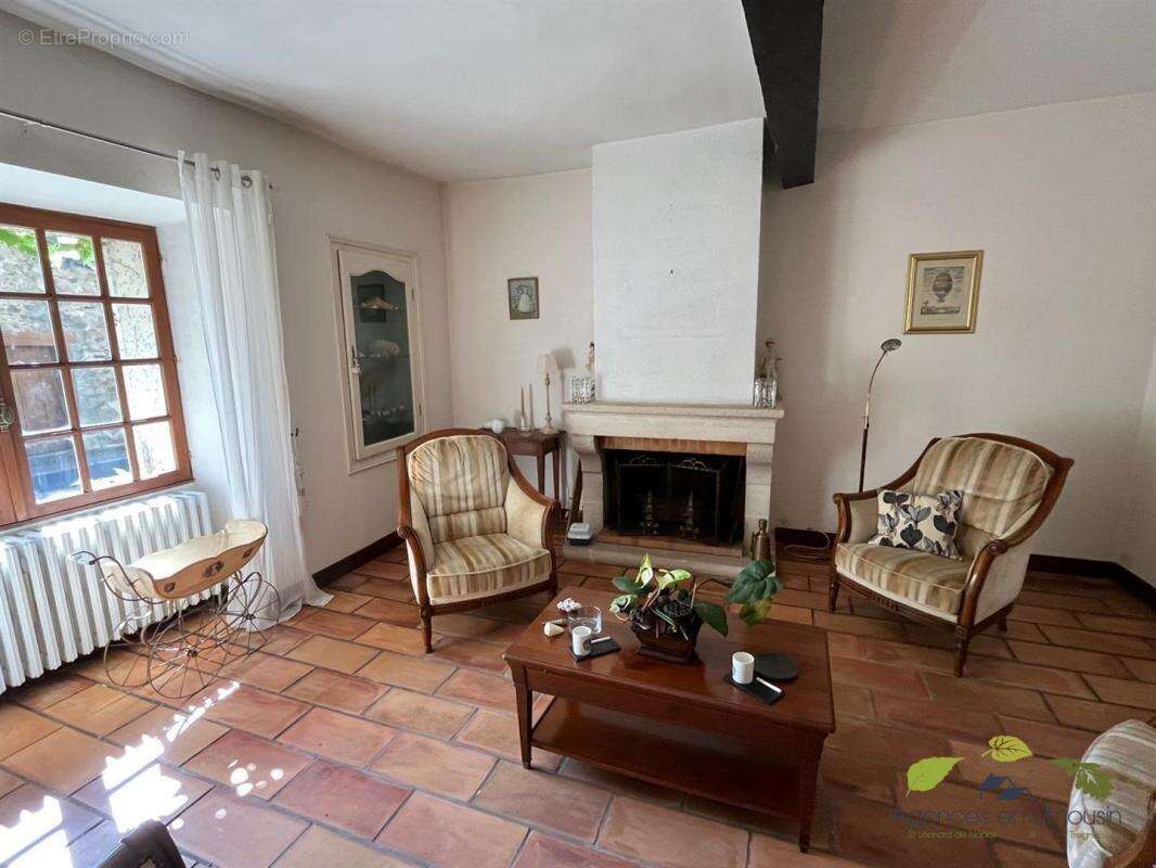 Maison à SAINT-LEONARD-DE-NOBLAT