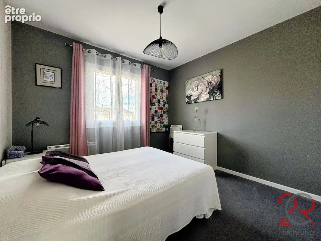 Quatre chambres, un jardin arboré et un emplacement qui facilite le quotidien ! - photo 8