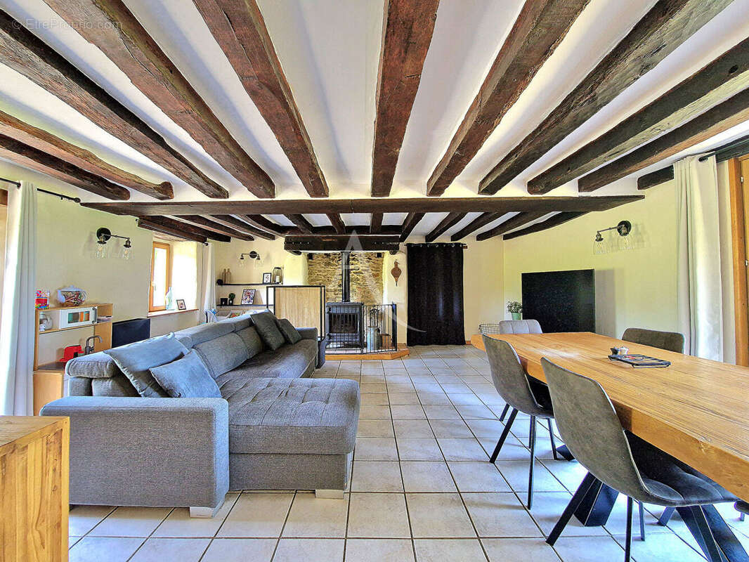 Maison à CONTIGNE
