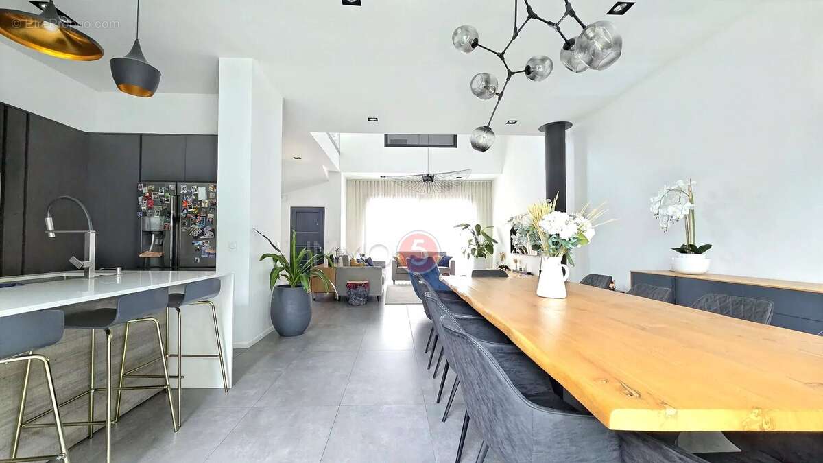 Maison à LES PAVILLONS-SOUS-BOIS