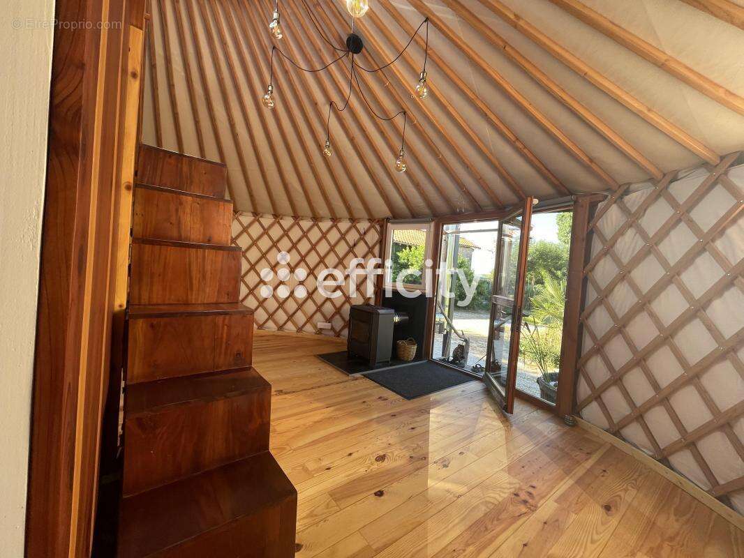 Maison à AUGE-SAINT-MEDARD