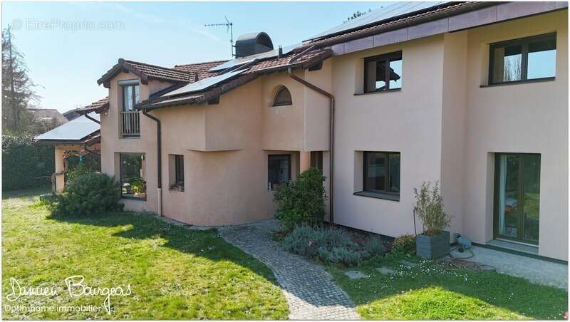 Maison à GRILLY