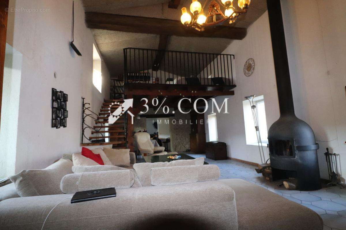 Propriété 256 m2 constituée d'une habitation principale et d - photo 6