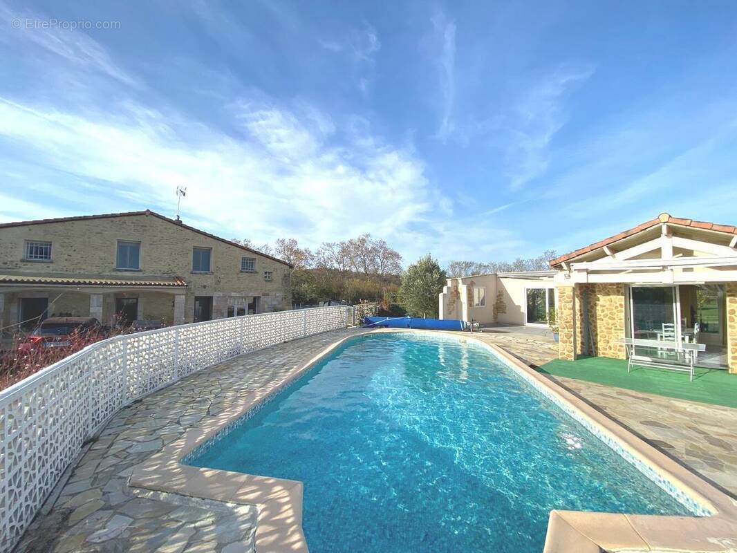 Maison à CHARMES-SUR-L&#039;HERBASSE