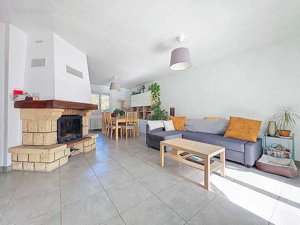 Maison à LUZINAY