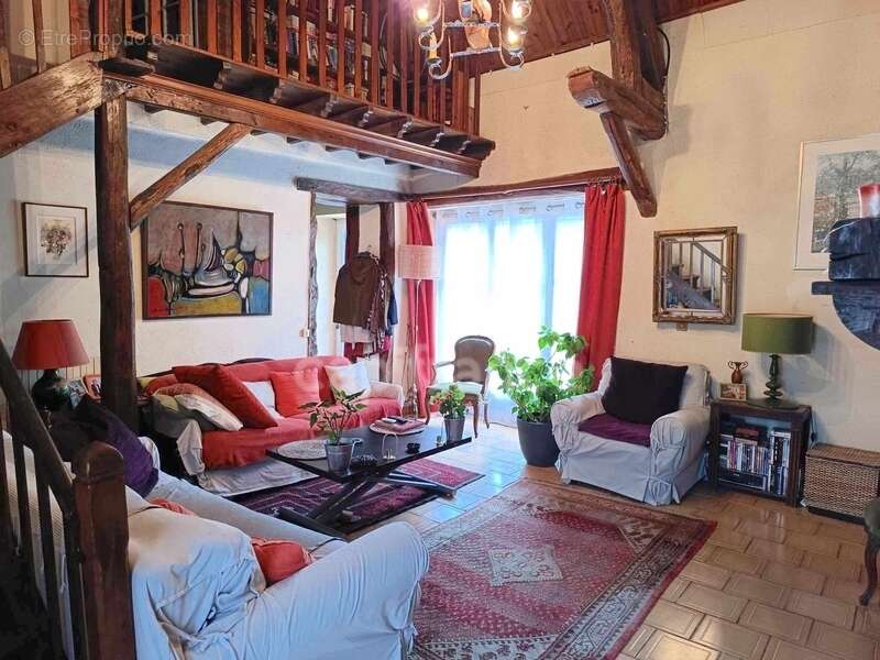 Maison à LES BORDES