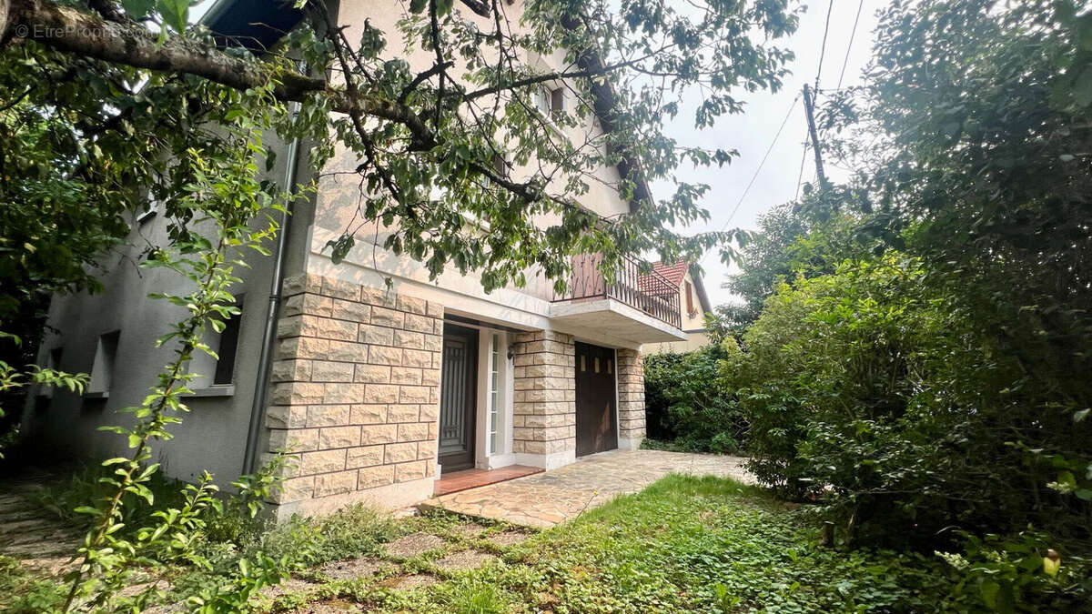 Maison à VIRY-CHATILLON