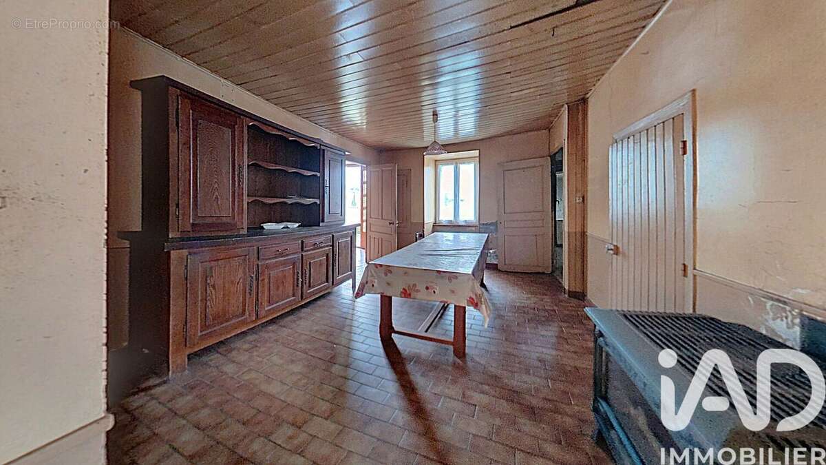 Maison 100 m² à Bourg-Lastic  - photo 7