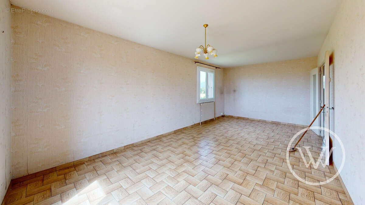 Maison à ETOILE-SUR-RHONE