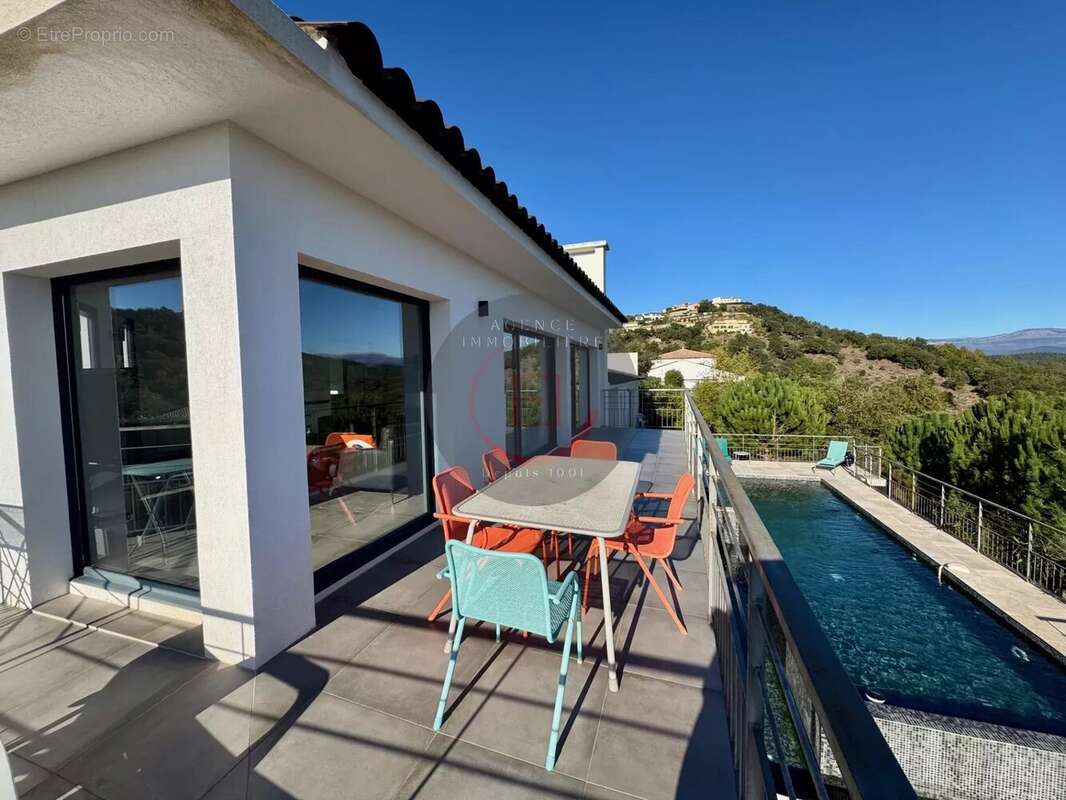 Maison à LES ADRETS-DE-L&#039;ESTEREL