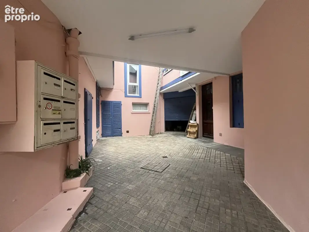 Immeuble de rapport mixte - habitation & commerces - fort potentiel - photo 2