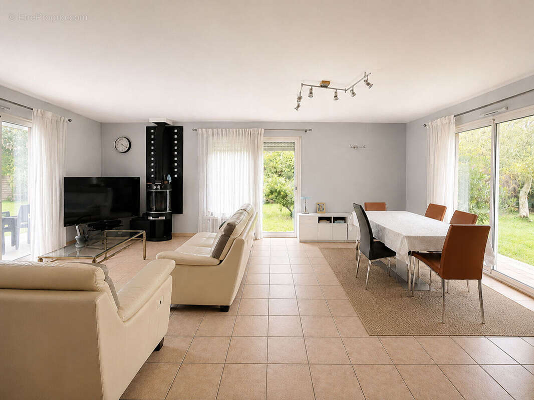 Pavillon 95m² avec Garage et Piscine - photo 5