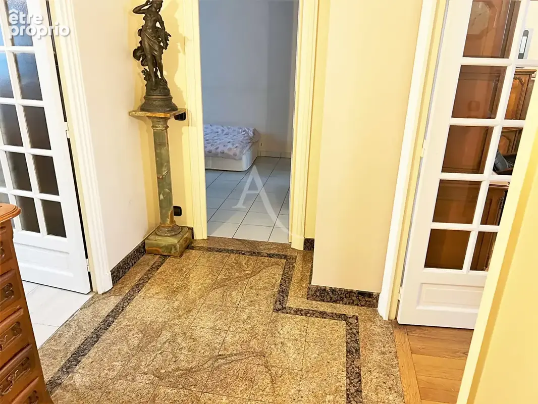 Vivre Paris en famille : 105 m² de charme et de potentiel - photo 11