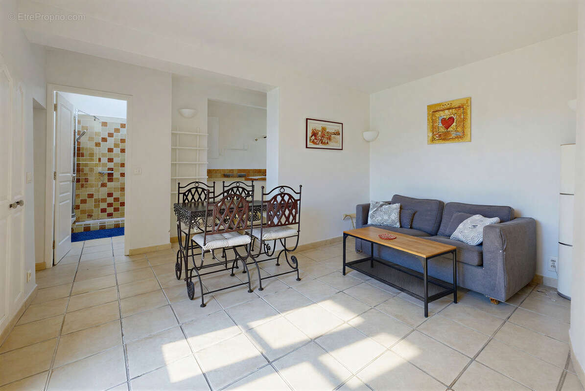 Appartement à VENELLES