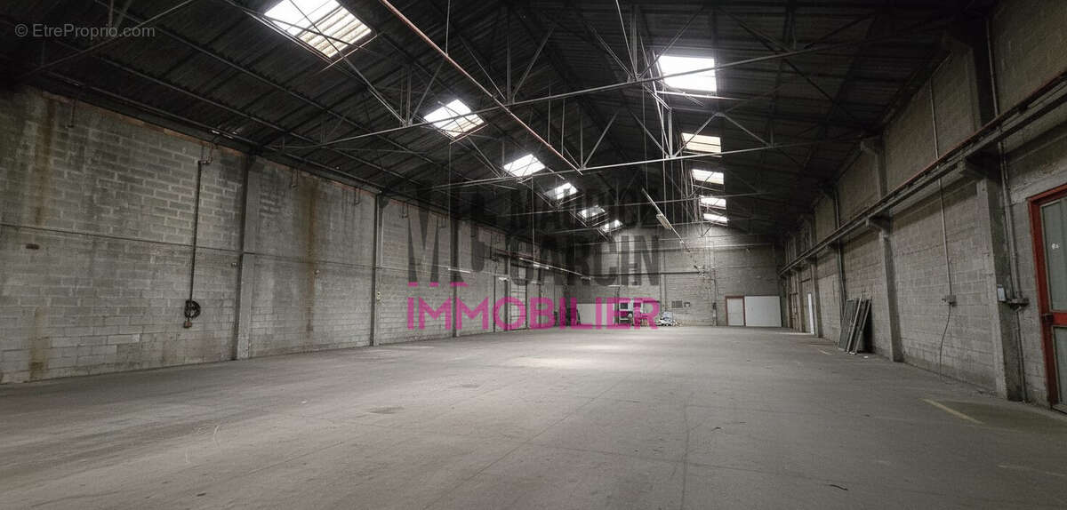 Commerce 7075 m² à Le Pontet  - photo 4