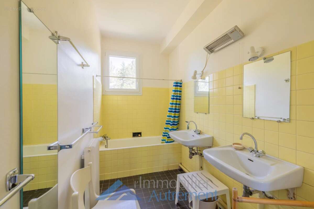 Maison à LE THOLONET