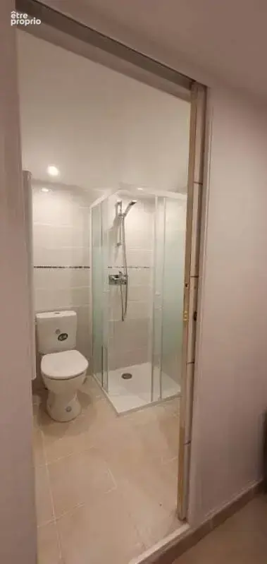 A vendre 1 studio (20,15 m2) et 1  deux pièces (33,05 m2) à 83190 Ollioules, meublés et tout équipé - photo 9