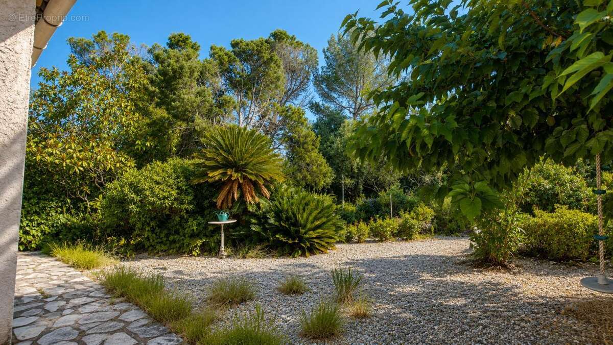 Villa 4 pieces dependances a renover valescure frejus - photo 7