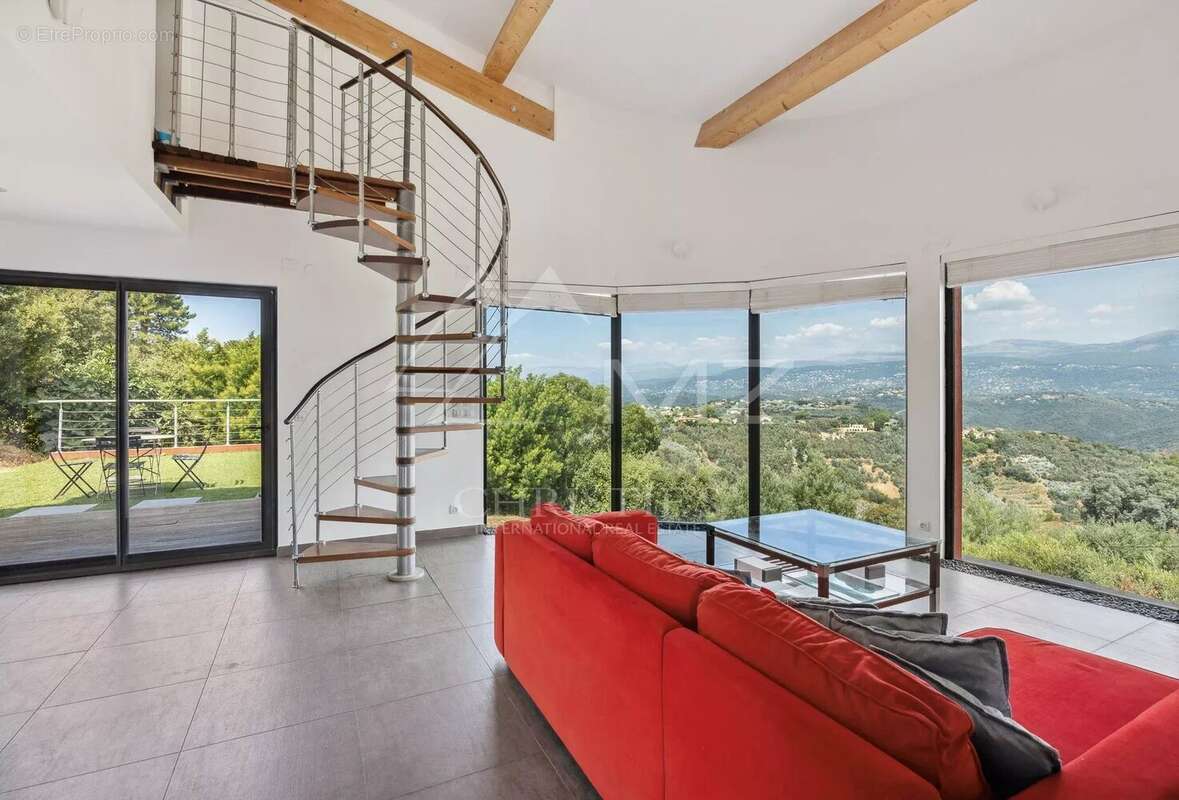 Maison à MANDELIEU-LA-NAPOULE