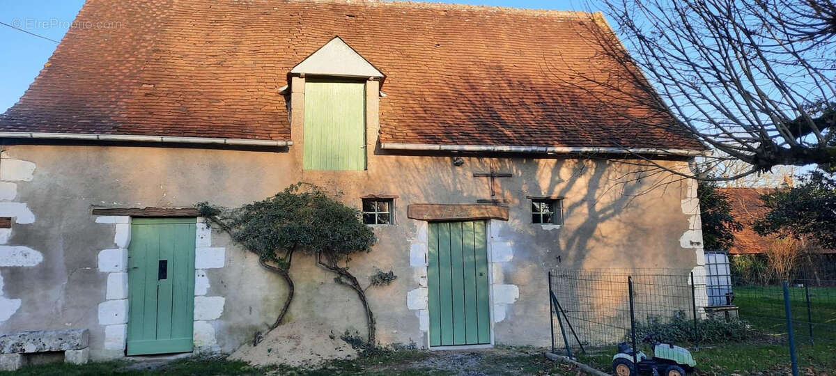 Maison à LA CHAPELLE-BLANCHE-SAINT-MARTIN