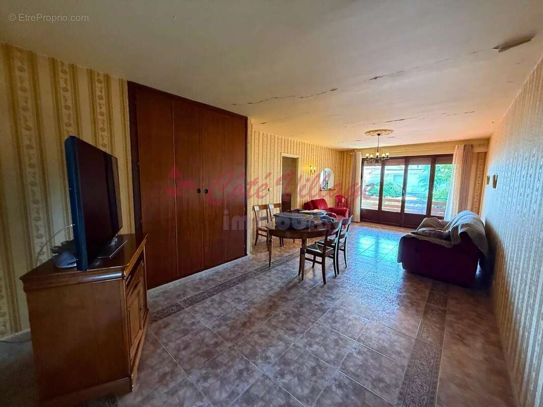Narbonne Quartier Egassiairal Appartement T3 avec  garage, cellier, terasse et balcon - photo 3