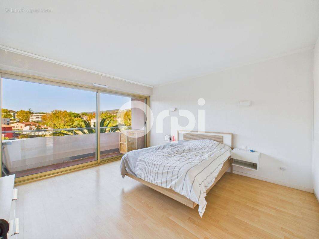 Appartement à MANDELIEU-LA-NAPOULE