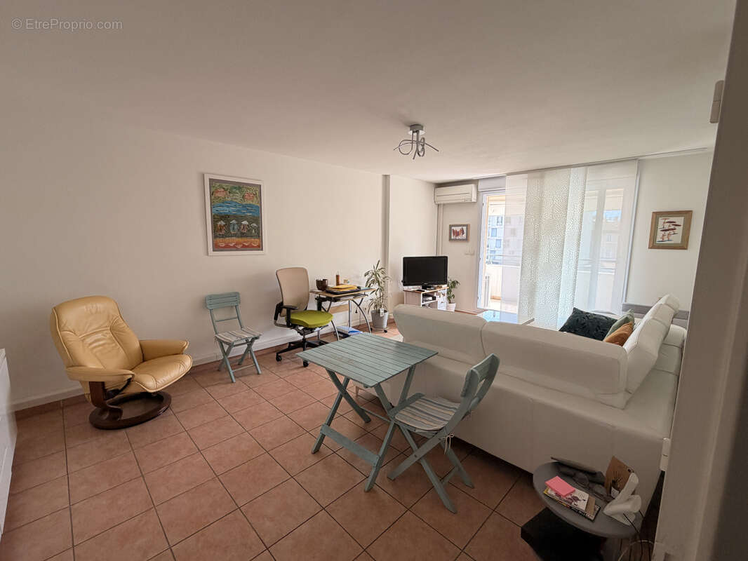 Appartement à MARSEILLE-5E