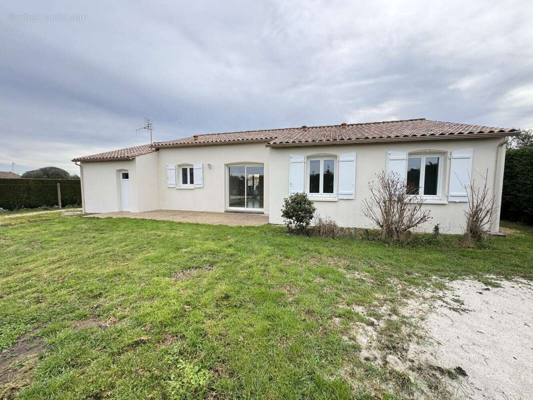 Maison à SAINT-PORCHAIRE