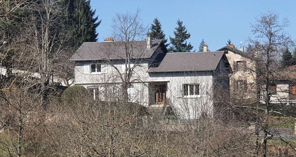 Maison à SAINT-JULIEN-CHAPTEUIL