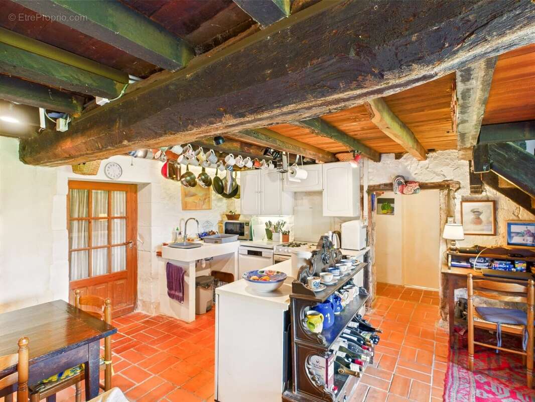 Jolie maison traditionnelle près d'un village populaire - photo 9